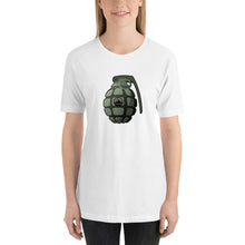 Lade das Bild in den Galerie-Viewer, Jade the Grenade
